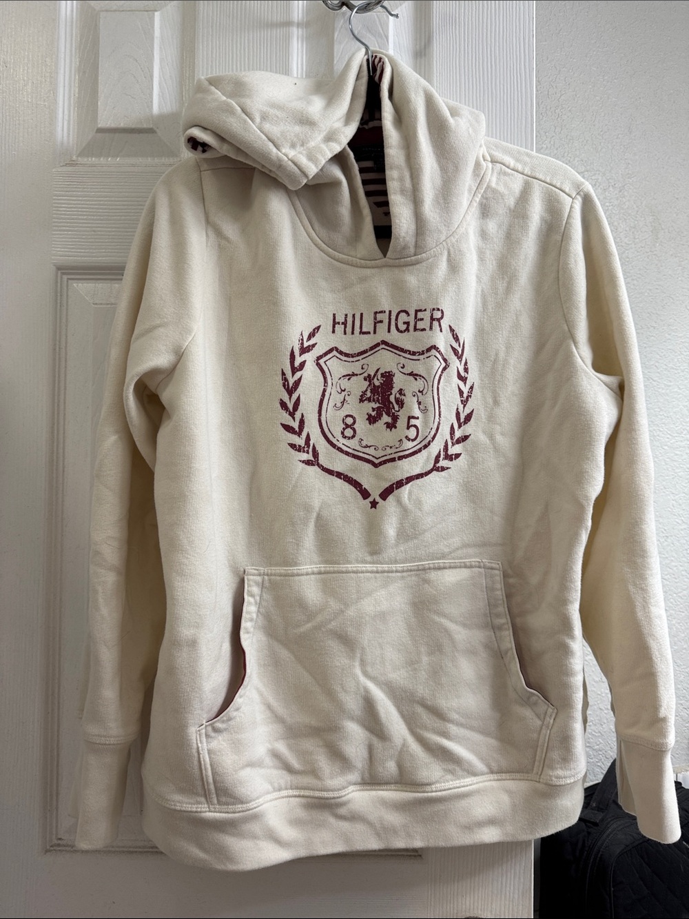 Tommy Hilfiger Cream Hoodie with Burgundy Crest